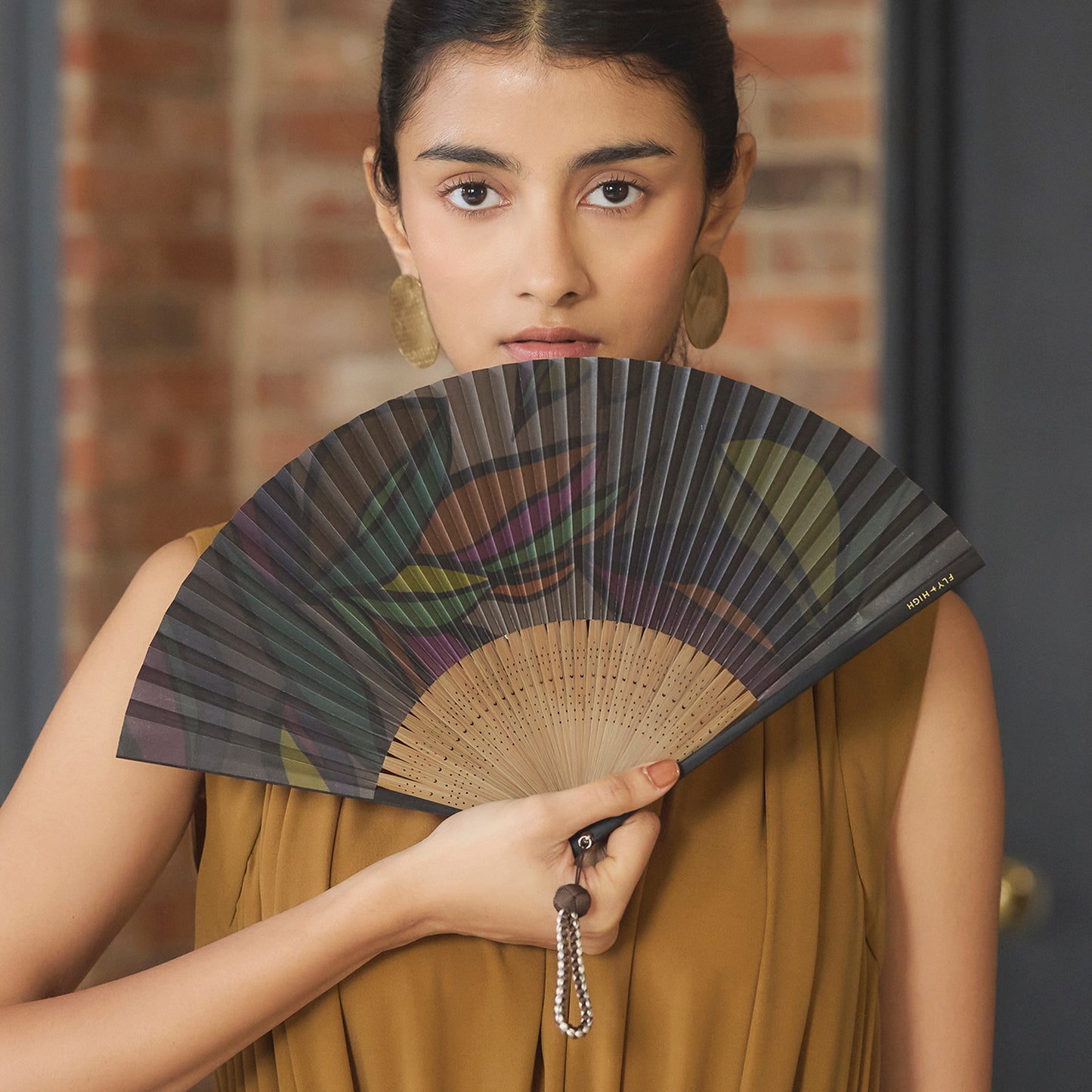 FOLDING FAN WITH POUCH 