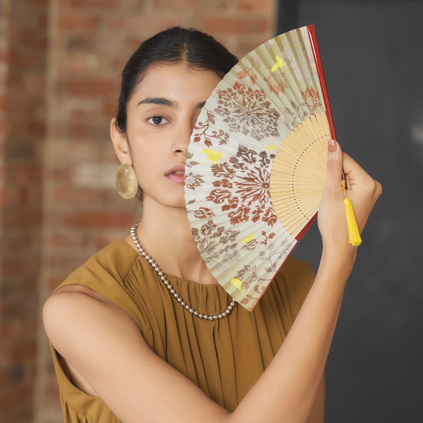 FOLDING FAN WITH POUCH 