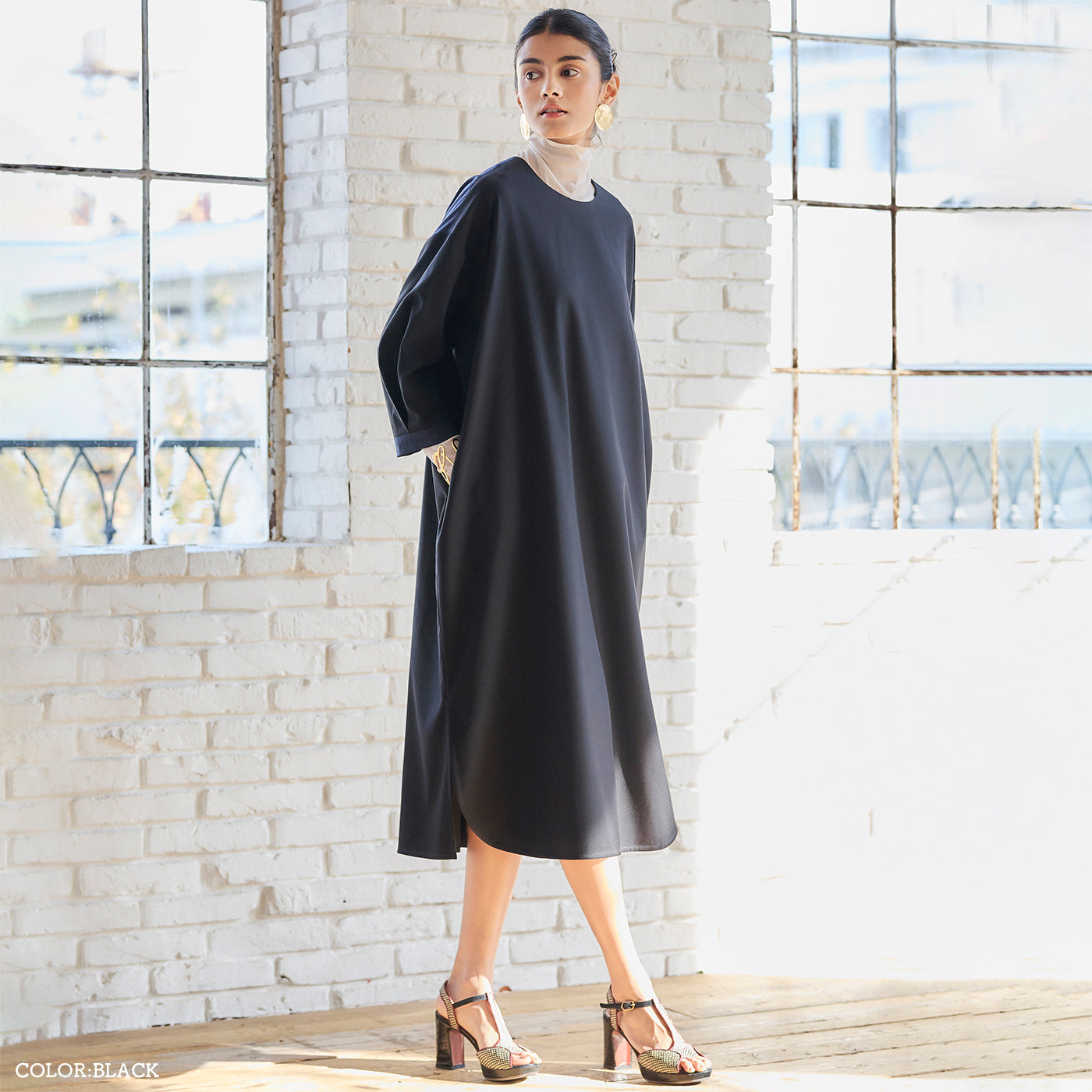 ブラック×ネイビーのワンピース