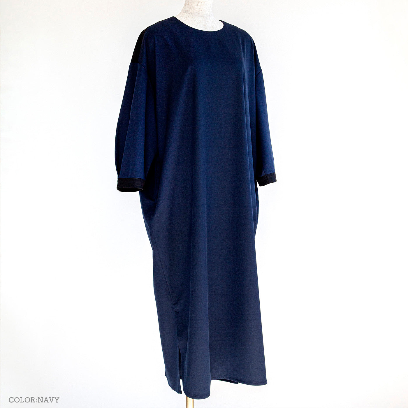 ブラック×ネイビーのワンピース